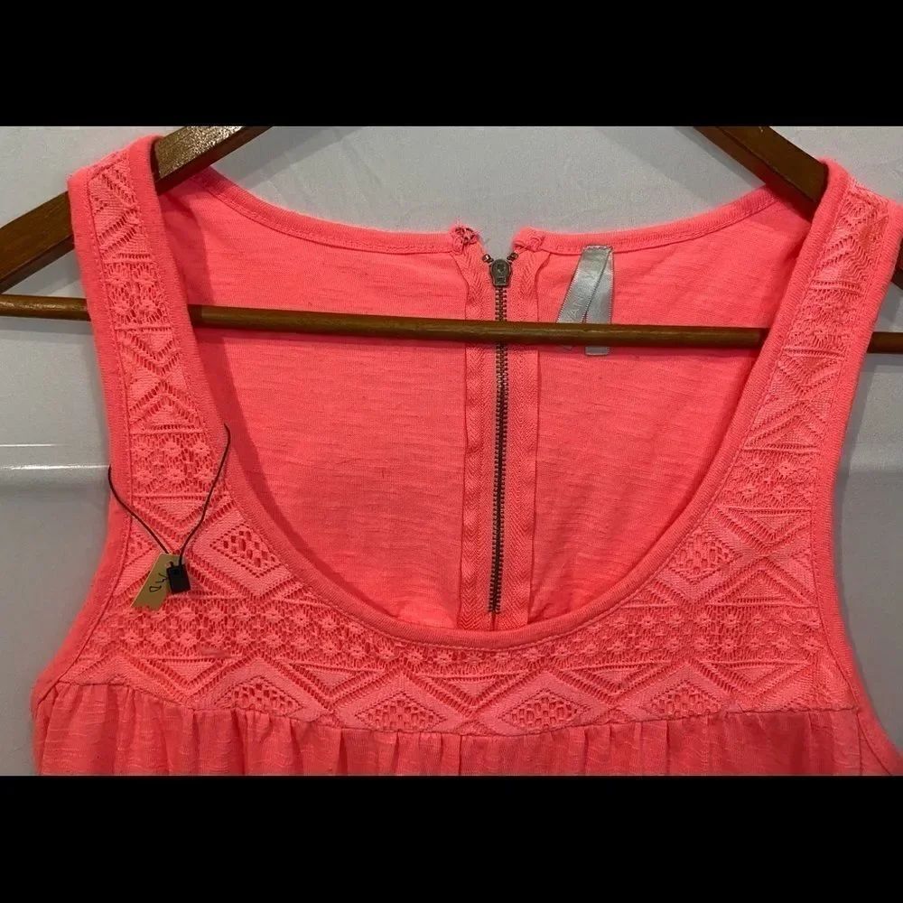 Vanity Tank Top - Picture 2 of 6